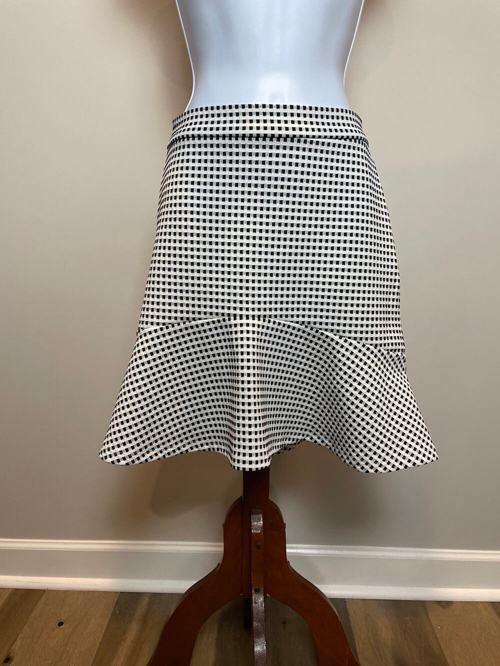 Banana Republic Black & White Classic Checkered Flare Skirt Size 4